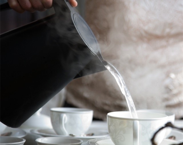 喉嚨痛、嗓子疼、熱水、喝水-康興醫(yī)療器械官網(wǎng)